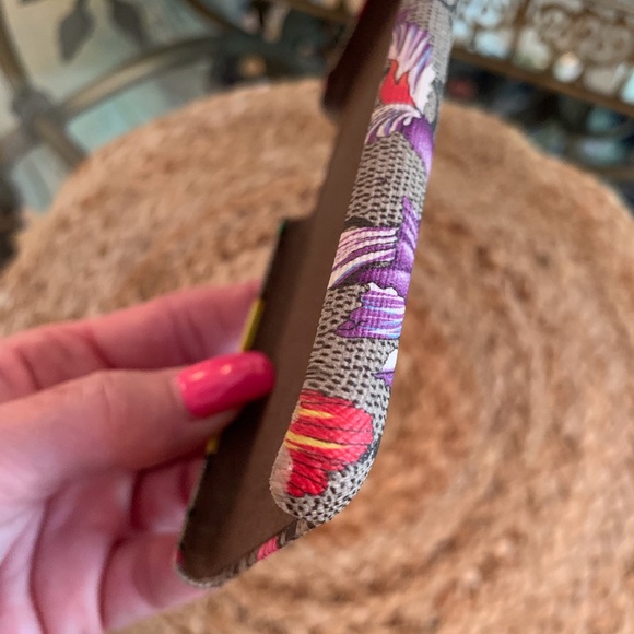 🌺🌼💯% Authentic Gucci IPhone XS Max Case🌼🌸 - Picture 5 of 7